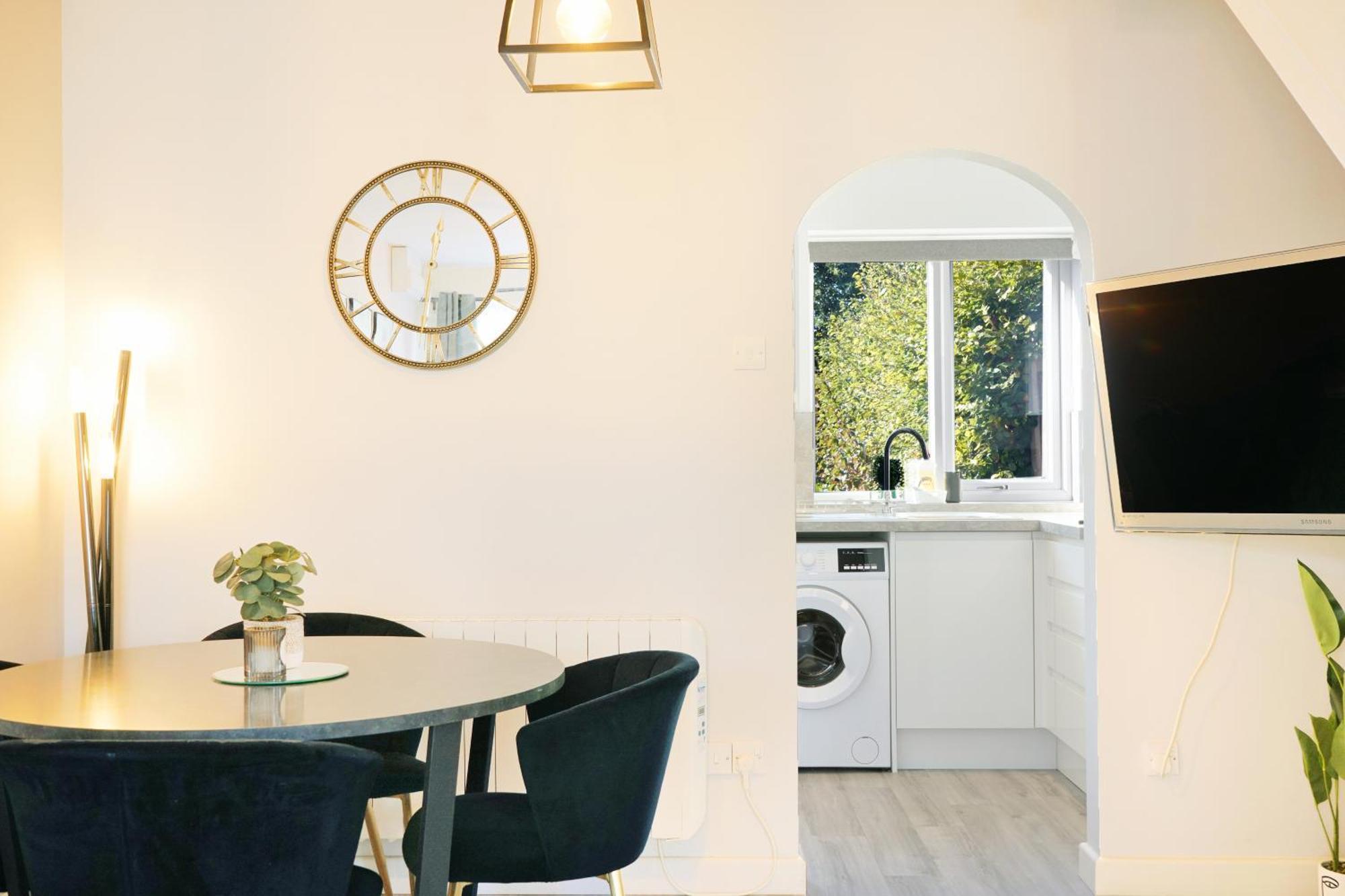 Cosy Corner In Aylesbury Near Stoke Mandeville Hospital & Town Centre With Private Parking Zewnętrze zdjęcie