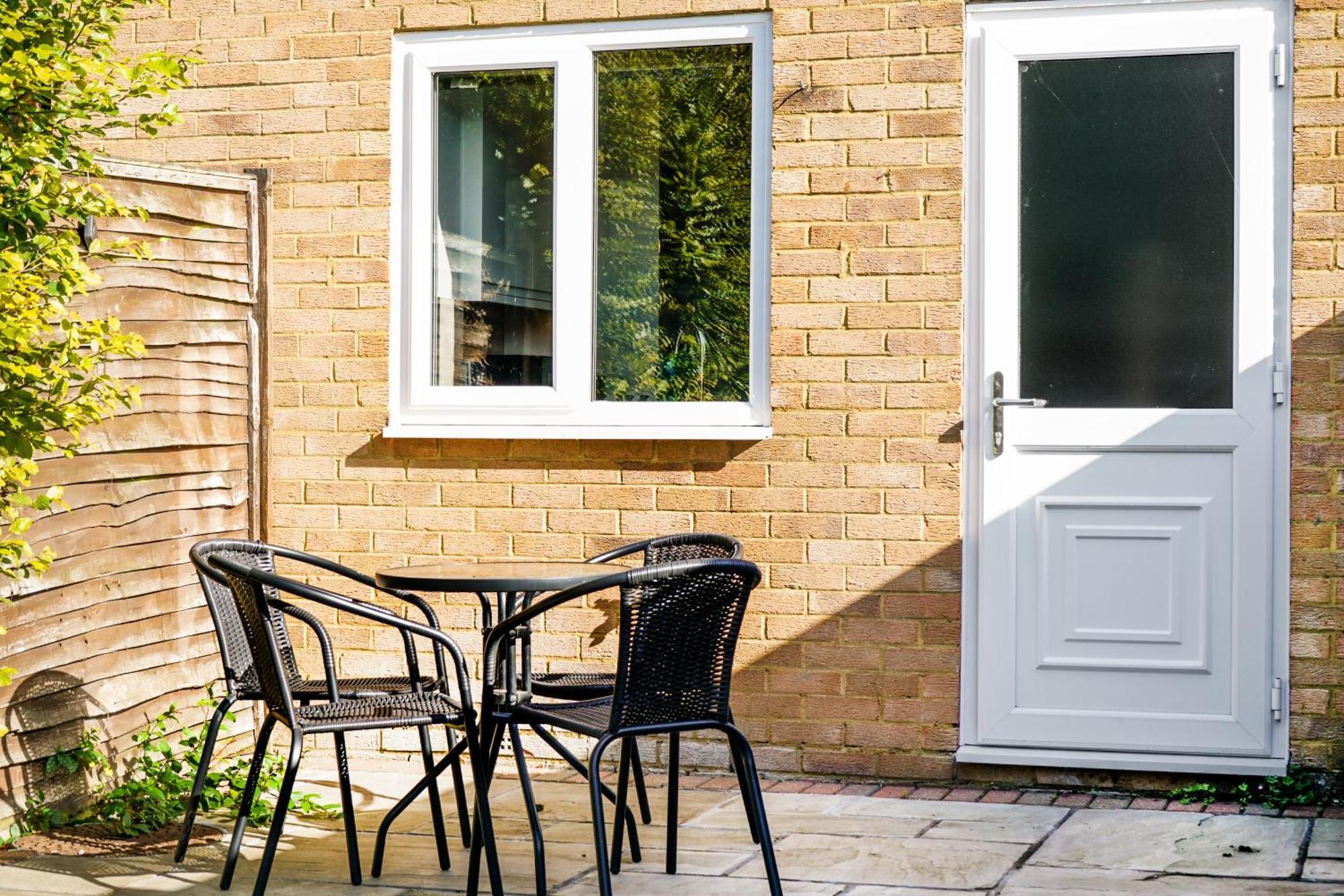 Cosy Corner In Aylesbury Near Stoke Mandeville Hospital & Town Centre With Private Parking Zewnętrze zdjęcie